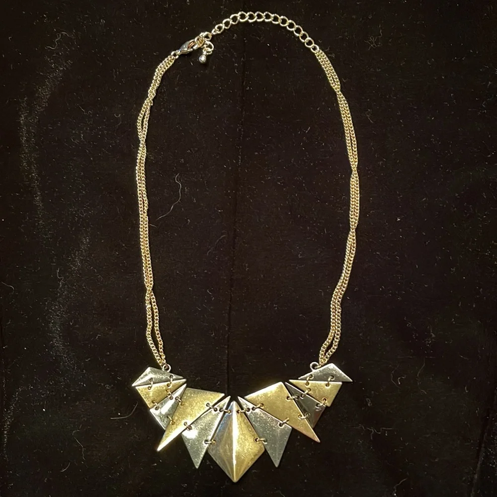 Two toned double chained 18” necklace. - Picture 2 of 5